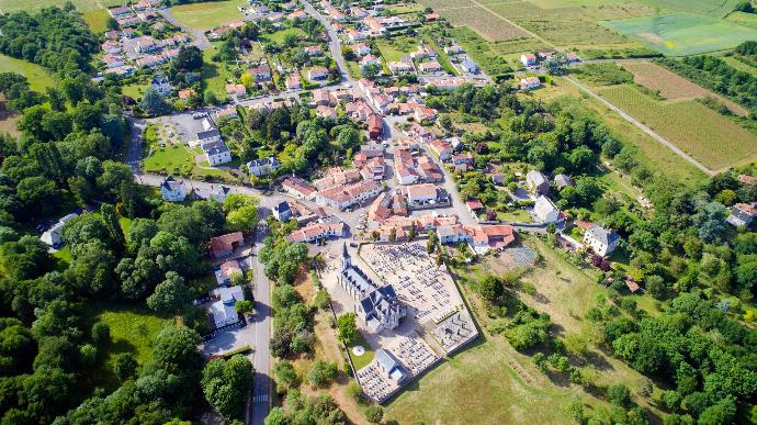 Photo aérienne du village de Corcoue-sur-Logne